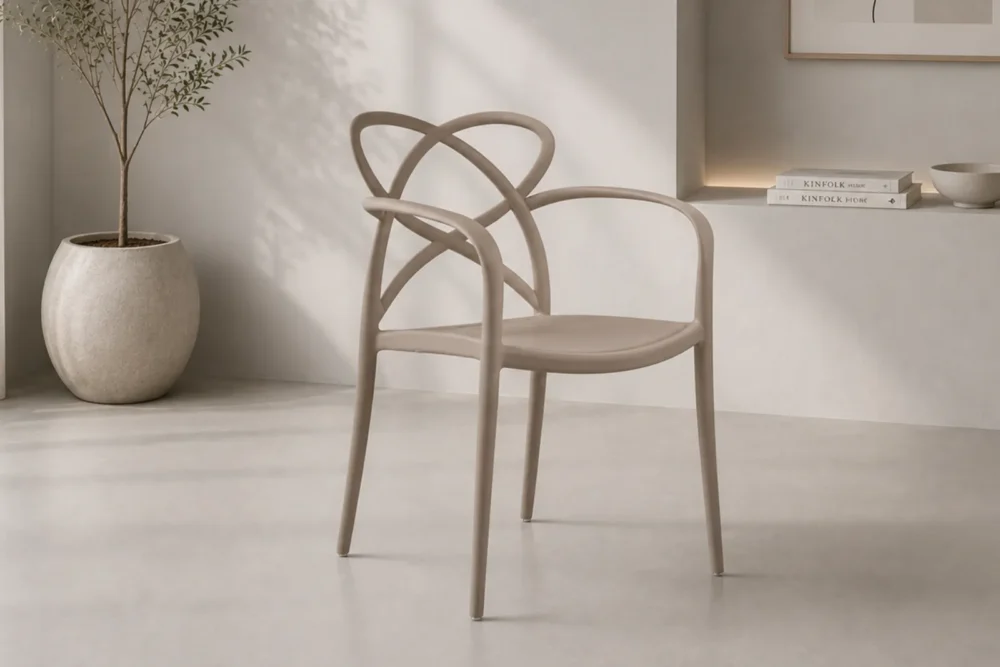 Sedia grigio caldo con braccioli - Articolo 913