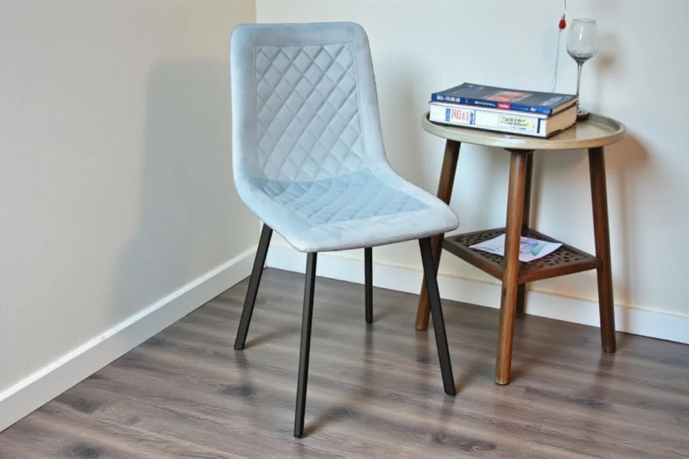 Art. 1947 - Sedia in velluto azzurro