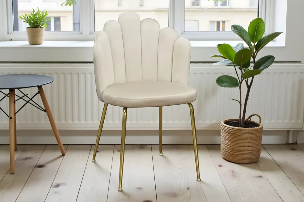sedia-poltroncina-telaiodorato-imbottita-velluto-panna-ammida