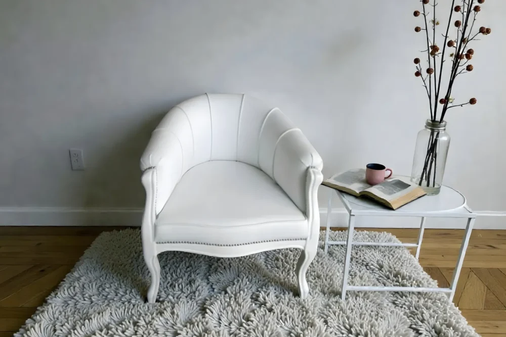 Art. 145 Poltrona conchino finitura bianco ecopelle bianca