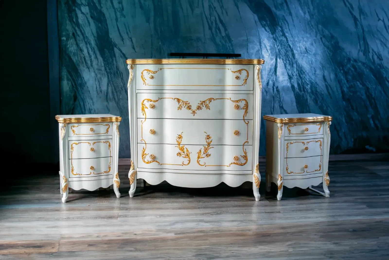Gruppo comò +2 comodini laccato bianco decori oro