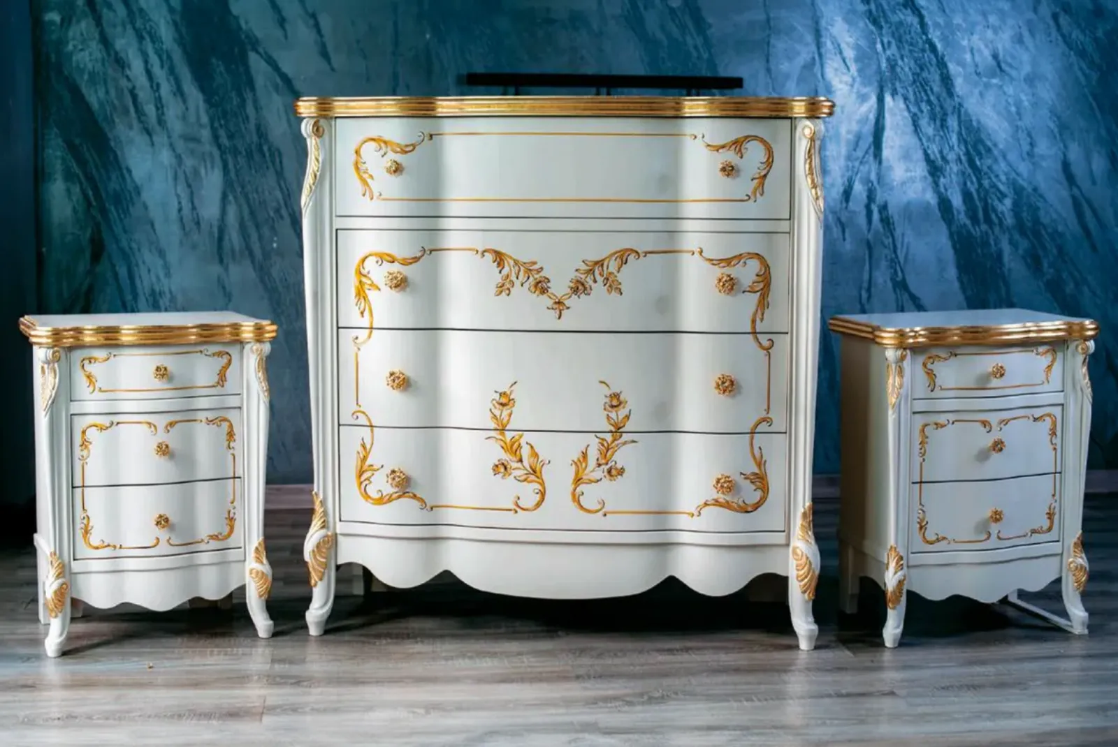 zoom Gruppo comò +2 comodini laccato bianco decori oro