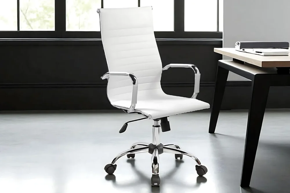 Poltrona modello Zeno Bianca